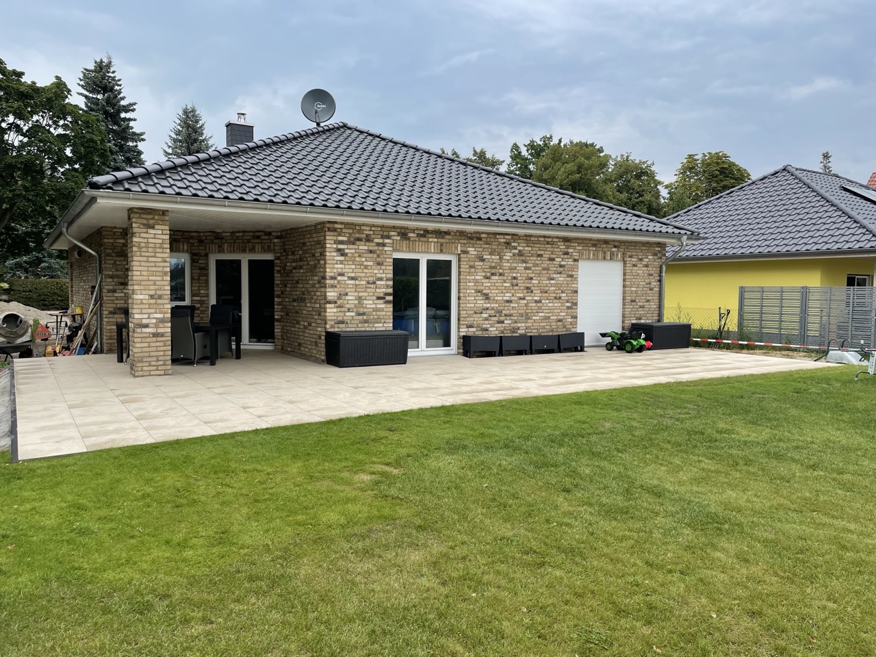 Terrasse, Sonnensegel & Poolbereich Bild 1